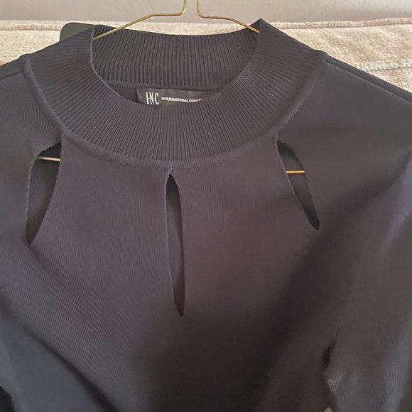 Dresses - Picture 4 of 4